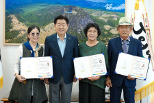 제주도, 구덕장.정동벌립장 신규 보유자 3명에 인정서 수여