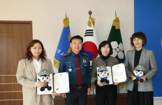제주서부경찰서, 보이스피싱 피해 예방 제주시농협 직원 2명에 감사장 수여