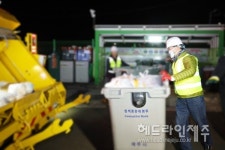 김완근 제주시장, 청소차량 타고 환경미화 현장 활동