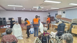 구좌의용소방대, 세화요양원 노인 대상 미용 봉사활동 실시