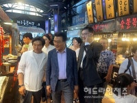 고기철 국민의힘 제주도당 위원장, 동문시장 민생탐방...현장 목소리 듣겠다