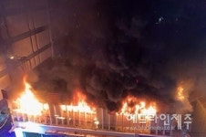 제주, 칠성로 상가 2층서 화재...인명피해 없어