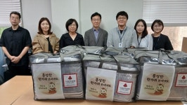 제주시청 상하수도과 직원들, 학대피해 노인전용쉼터에 위문품 전달