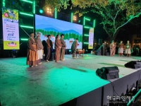 제주 고마로 馬 문화축제 개막...거리 퍼레이드 들썩