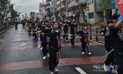 제주 고마로 馬 문화축제 개막...거리 퍼레이드 들썩