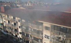 제주소방서, 철거 앞둔 이도주공아파트서 실물화재 진압훈련 실시