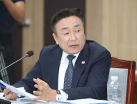 지방선거 달군 태양광 구매 특혜 의혹...제주교육청 법령상 문제는 없어