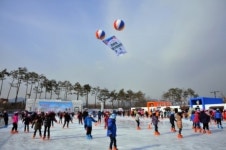 성남시청 야외스케이트장·눈썰매장 인파 몰려