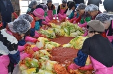 [포토] 상이군경회 부산시지부 ‘사랑의 김장 담그기’ 행사