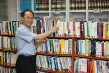 [스마일어게인]<8>들꽃도서관 설립 이한규씨, 점자교육자 제2의 삶