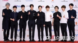 EXOs Lay joins the members for 2015 Dream Concert