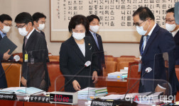 [포토] 국감 출석하는 추미애 법무부 장관