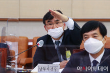 [포토] 라임 관련 질의 답변하는 박순철 남부지검장