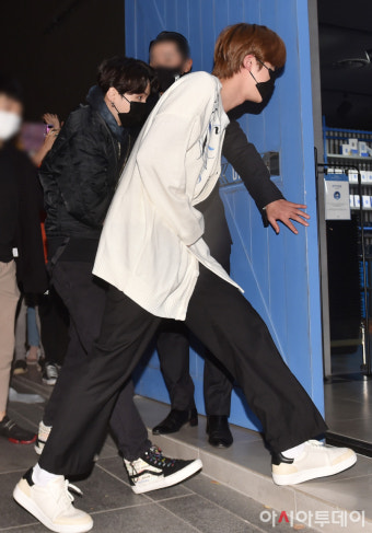 [포토] 방탄소년단 제이홉-진, 방탄 스토어 들어갑니다!
