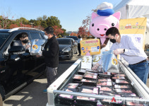 [포토]한돈꾸러미 안전하게 담아 가세요~