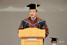 전남대, 김상열 호반그룹 회장에게 명예 경영학박사 학위 수여