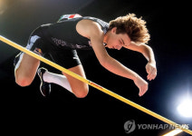 男 장대높이뛰기 뒤플랑티스, 2020 최고 육상스타 선정