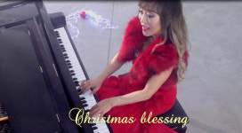 소프라노 조수미, 캐럴 메들리 공개 직접 피아노 치며 노래