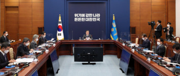 문재인 대통령 바이든정부와 긴밀 공조...조기 정상회담 추진…NSC 전체회의 소집