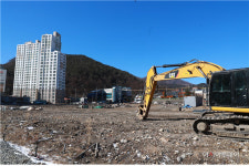 태백시 장성동 첫 탄광아파트 철거…도시재생사업 본격화