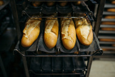 이민자의 손에서 만들어지는 프랑스인의 주식, 바게트