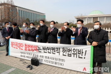 [포토] 박수치는 북한인권을 위한 화요집회 참석자들