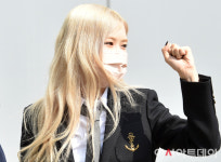 [포토] 블랙핑크 로제, 신곡 화이팅 하겠습니다!