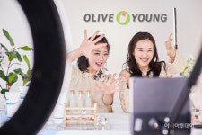 올리브영 올라이브 편성 확대…라이브커머스 시장 공략 가속화