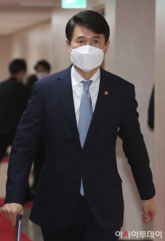 [포토] 국무회의 참석하는 최창원 국무조정실 국무1차장