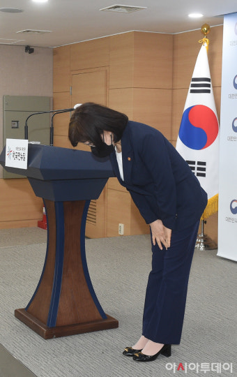 [포토]인사하는 전현희 국민권익위원장