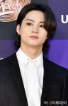 갓세븐 출신 제이비, 라방 도중 여성나체 사진 공개 논란…소속사는 상황 파악중