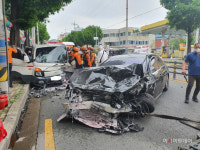 경남 김해서 4중 추돌…1명 숨지고 3명 부상