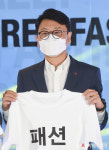 스포타트패션사업부 | [포토]코리아패션마켓 개막식 퍼포먼스 하는 황범석 롯데쇼핑 백화점사업부 대표