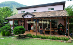 [여행] 책과 뒹굴뒹굴 하룻밤...고민은 잠시 꺼두셔도 좋습니다