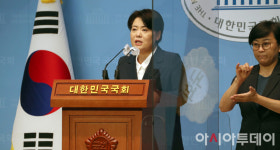 [포토] 의원직 사퇴 밝히는 윤희숙 국민의힘 의원