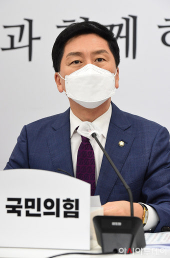 [포토] 김기현 원내대표 '공수처, 고발장 검토한 뒤 4일 만에 압수수색 착수'