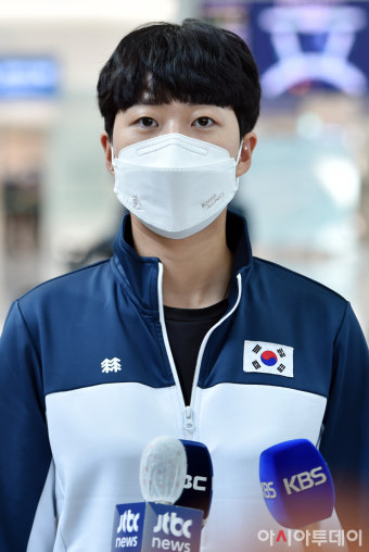 [포토] 인터뷰하는 안산