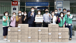 [포토] 수원시의회, 수원시자원봉사센터·장애인거주시설에 후원물품 전달