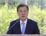 문재인 대통령 2030년 온실가스 감축 목표 40%로 상향…기업에만 부담 넘기지 않겠다