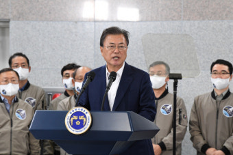 [전문] 문대통령 누리호 발사 대국민 메시지…'궤도안착 실패, 미완의 성공'
