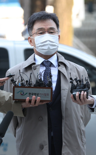 '대장동 핵심' 화천대유 김만배, 두 번째 영장실질심사 출석