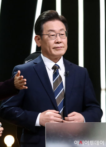 [포토] 이재명 민주당 대선 후보 '첫 TV토론 준비'