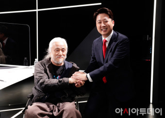 [포토]손 잡은 이준석 당대표-박경석 전장연 상임공동대표
