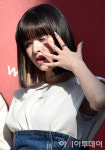 [포토] 엔믹스 릴리, 네일아트 자랑중?