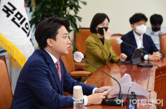 [포토]  '국민들께 드리는 말씀' 기자회견 갖는 이준석 대표