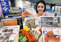 [포토] 오늘만큼은 장바구니 부담 끝…홈플러스, 수산물 최대 50% 할인