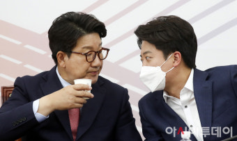 [포토] 이준석·권성동 '지방선거 승리 대화'