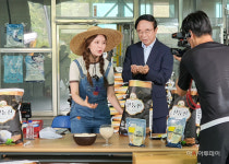 심 민 임실군수, 쇼핑라이브 방송 출연…임실 쌀집 아저씨 역할 톡톡
