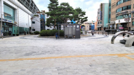 아산시, 온양온천역 방문객센터 광장 바닥재 정비 마무리