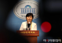 [포토] 기자회견하는 서영교 단장